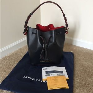🎉NEW 🎉!!!! Dooney & Bourke -(Navy) Bucket Bag